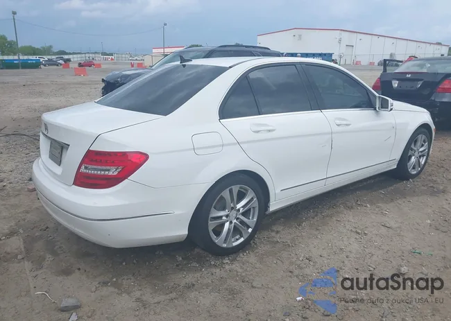 WDDGF4HB7ER310679: 42145665