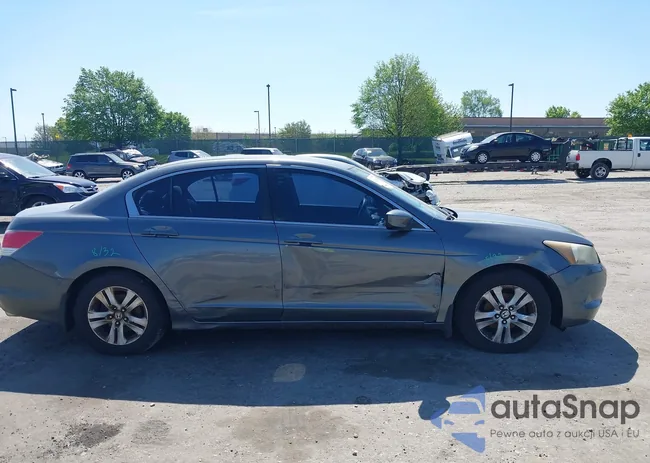 1HGCP26488A093288: 42146925