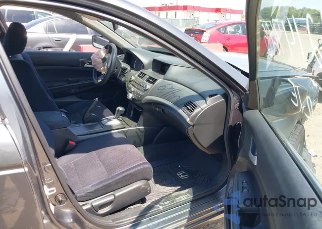 1HGCP2F49CA057702: 42147605