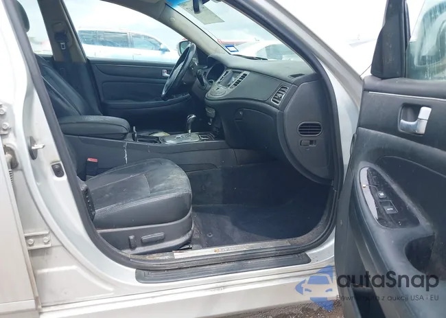 KMHGC4DD0DU228164: 42147647