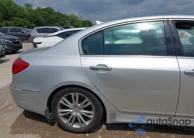 KMHGC4DD0DU228164: 42147647