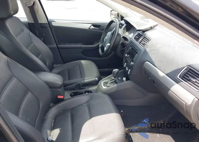 3VWD17AJXEM393683: 42149528