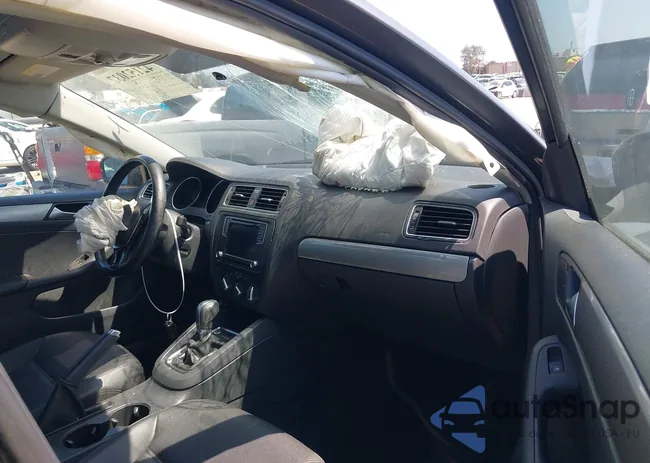 3VWDB7AJ7JM228990: 42152037