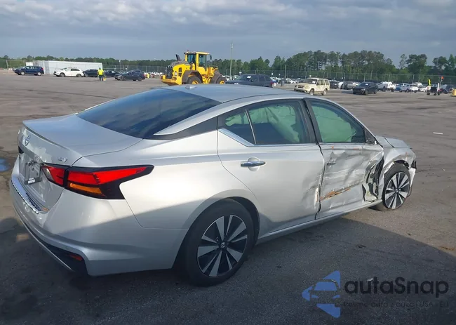 1N4BL4DV1NN330114: 42151457