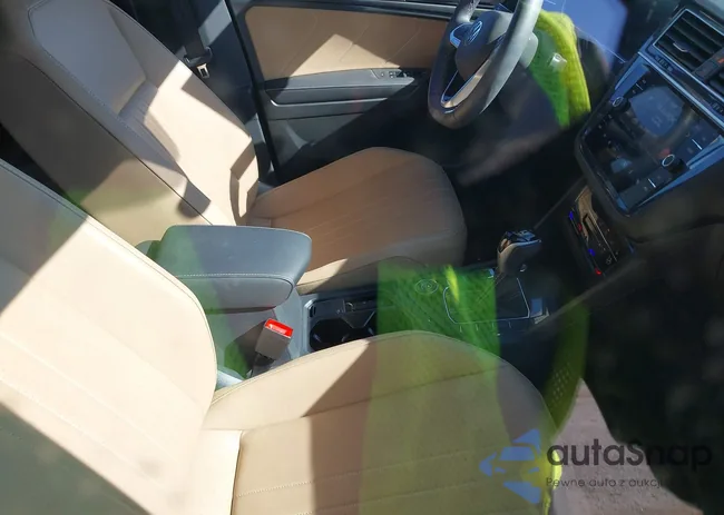 3VVMB7AX7RM042855: 42152547