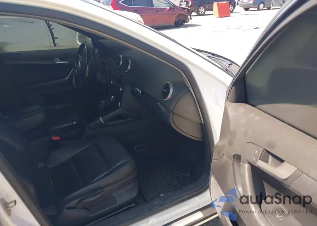 WAUBJBFM8BA059643: 42152842