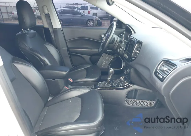 3C4NJDBB3JT325450: 42154722