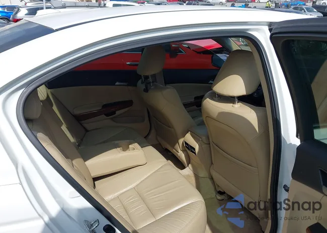 1HGCP3F8XBA010136: 42156676