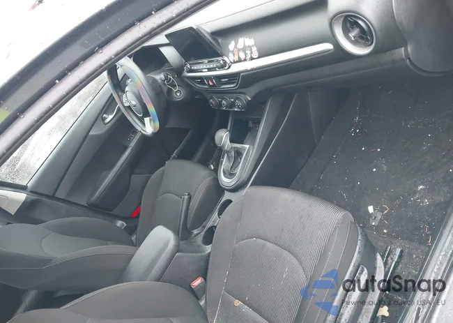 3KPF24AD9LE187814: 42158743