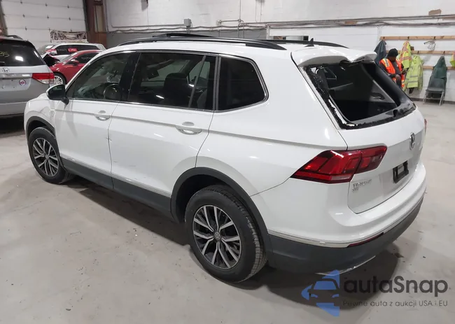 3VV2B7AX2JM194215: 42162571