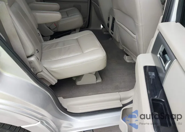 1FMJU2A52EEF05221: 42162773