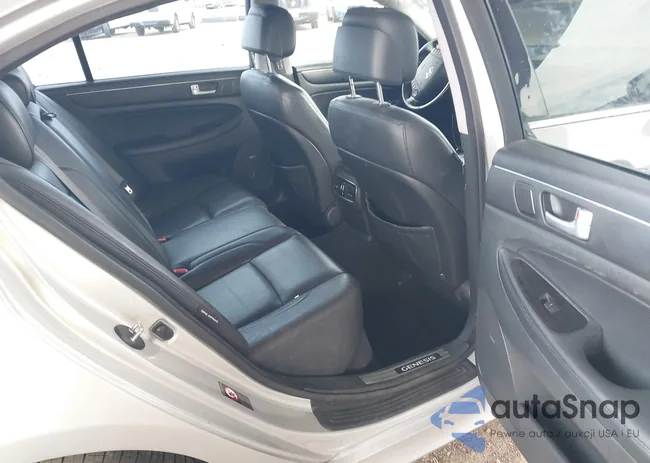 KMHGC4DFXCU175943: 42163600