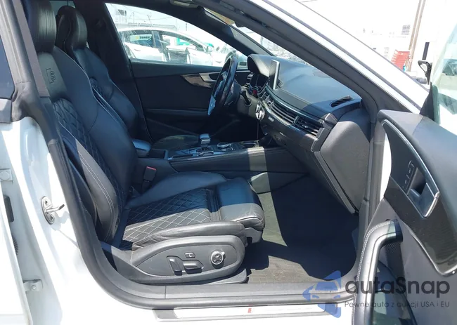 WAUB4CF53JA005476: 42164452