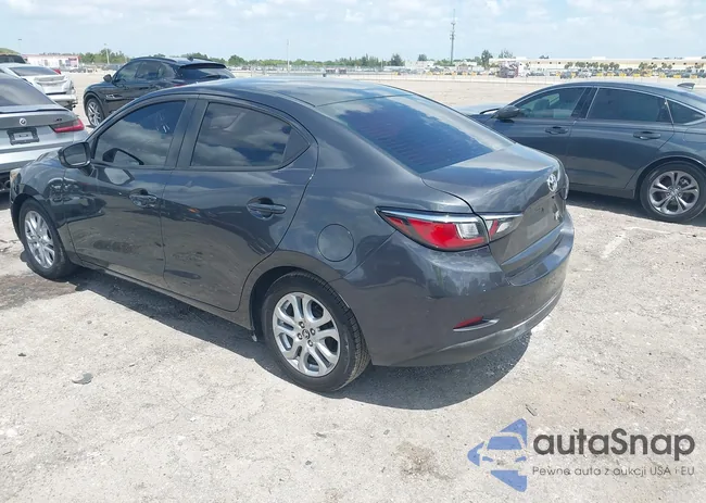 3MYDLBYV3JY319860: 42167003