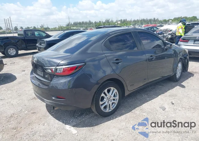 3MYDLBYV3JY319860: 42167003