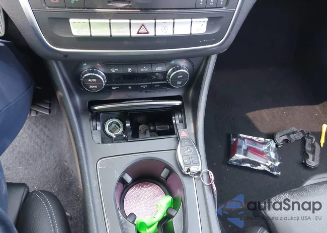 WDCTG4EB5KU012256: 42168642