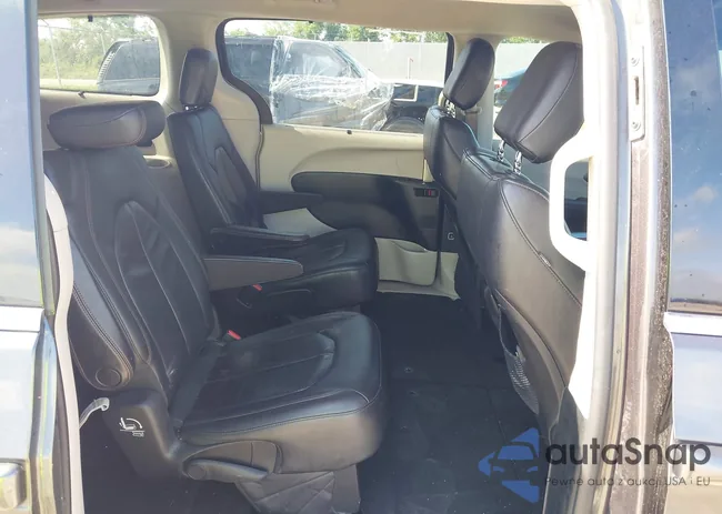 2C4RC1BGXJR144032: 42170554