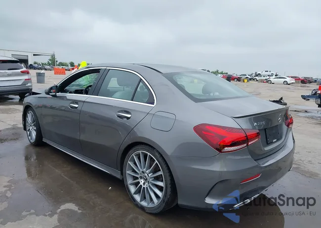 WDD3G4EB5KW018588: 42171913