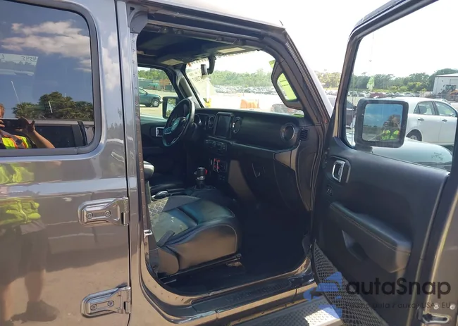 1C4HJXEN2LW325103: 42172017