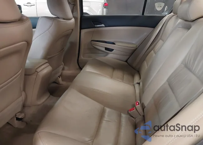 1HGCP2F62BA041051: 42172769