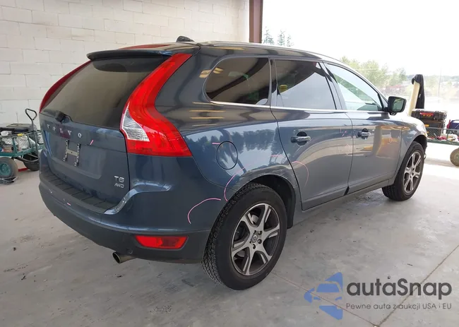 YV4902DZ8B2153953: 42175056