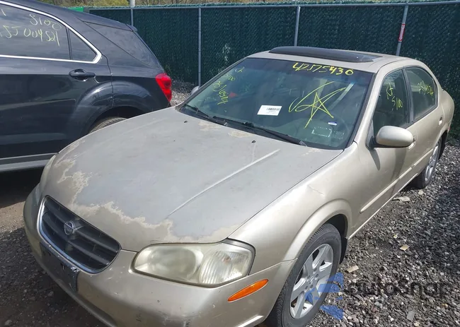 JN1CA31A8YT220292: 42175430