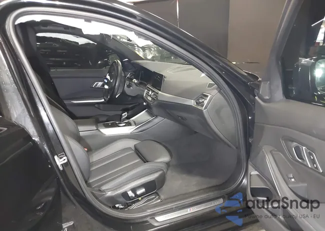 3MW5R7J06M8C22151: 42176321