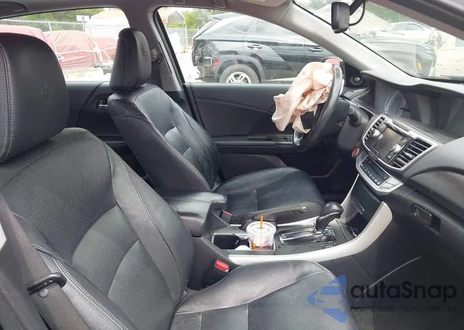 1HGCR3F87FA033521: 42177686