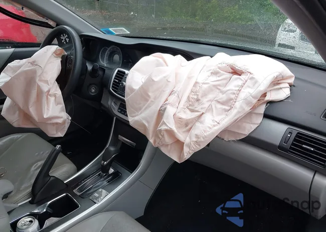 1HGCR2F38FA033221: 42178115