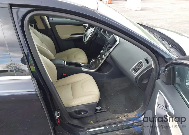 YV449MRK0G2873147: 42179690