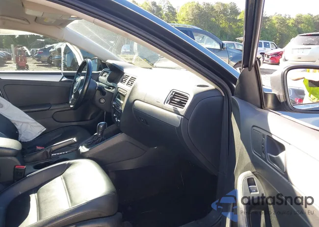 3VWDP7AJ8DM353051: 42180630