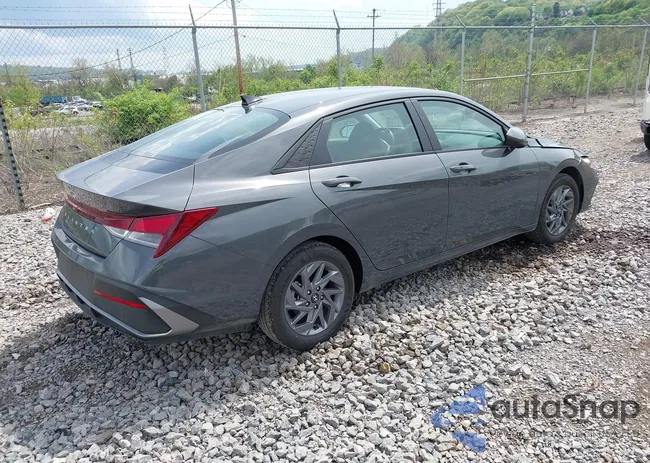 KMHLM4DGXRU658961: 42180658