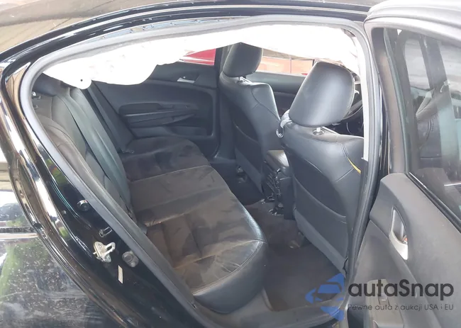 1HGCP2F61BA113499: 42180850