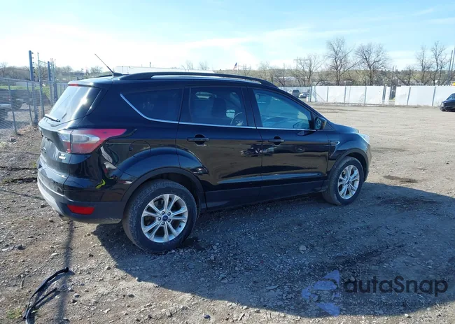 1FMCU9GD5JUB15259: 42182040