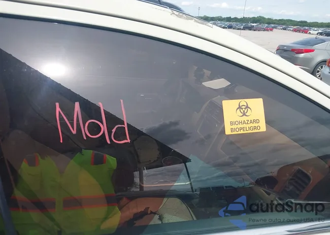 2LMDU68C18BJ15272: 42182342