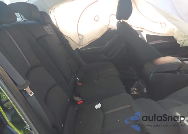 3MZBN1U76JM172939: 42189372