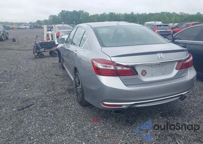 1HGCR3F98HA033961: 42192032