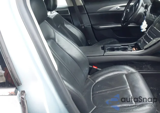 3LN6L2LU2ER813239: 42191138