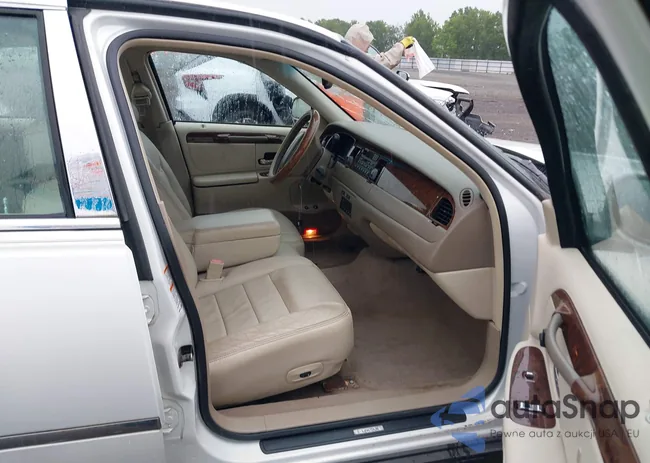 1LNHM81W42Y636204: 42194479