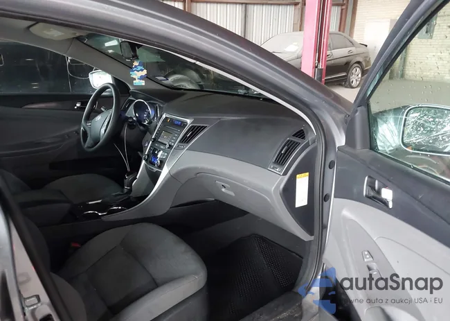 KMHEC4A46EA117178: 42195735