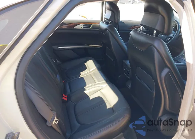 3LN6L2G9XER820400: 42195277