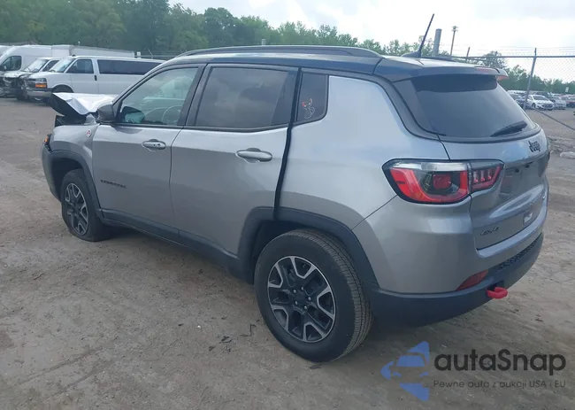 3C4NJDDB9KT739654: 42195345