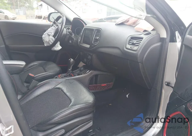 3C4NJDDB9KT739654: 42195345