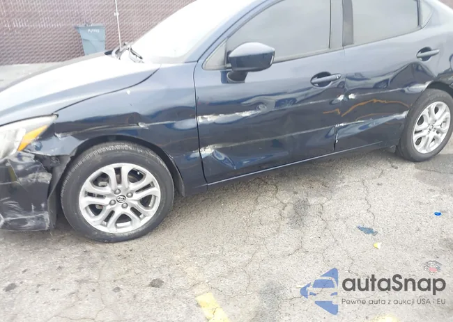 3MYDLBYV6JY322073: 42196627