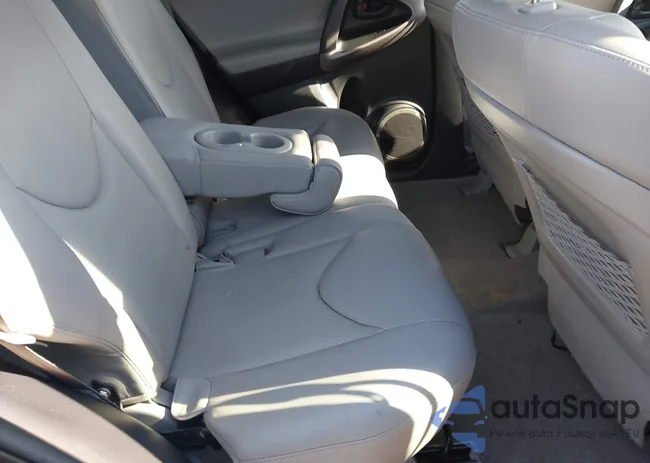 JTMBD31V886083033: 42196308