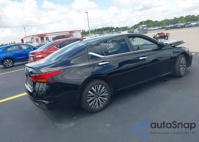 1N4BL4DV4RN415115: 42197061