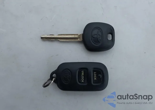 1NXBR30E57Z930275: 42197149