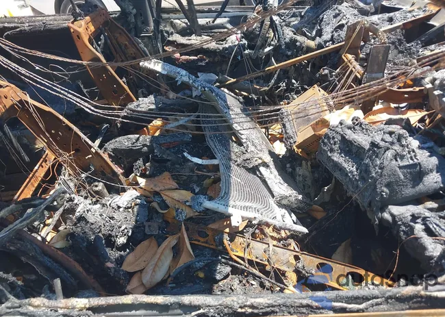 2C4RC1GG5FR630084: 42198631