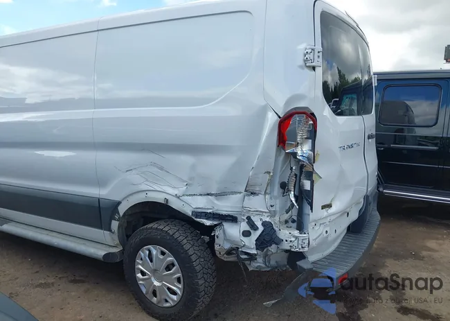 1FTYR1YM9JKA98828: 42198712