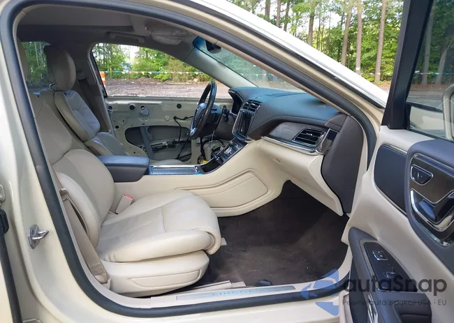 1LN6L9SK4J5603702: 42198886